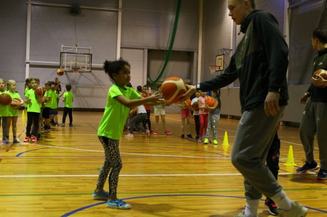 1. klašu sporta stunda kopā ar Valmiera \